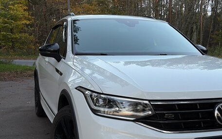 Volkswagen Tiguan II, 2021 год, 2 700 000 рублей, 24 фотография