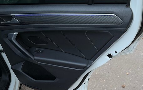 Volkswagen Tiguan II, 2021 год, 2 700 000 рублей, 16 фотография