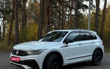 Volkswagen Tiguan II, 2021 год, 2 700 000 рублей, 21 фотография