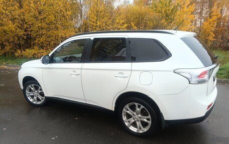 Mitsubishi Outlander III рестайлинг 3, 2013 год, 1 200 000 рублей, 4 фотография
