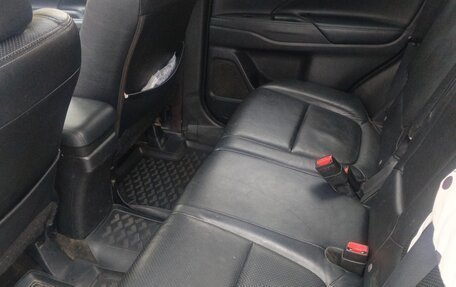 Mitsubishi Outlander III рестайлинг 3, 2013 год, 1 200 000 рублей, 5 фотография