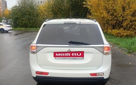 Mitsubishi Outlander III рестайлинг 3, 2013 год, 1 200 000 рублей, 3 фотография