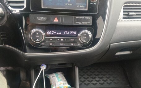 Mitsubishi Outlander III рестайлинг 3, 2013 год, 1 200 000 рублей, 11 фотография