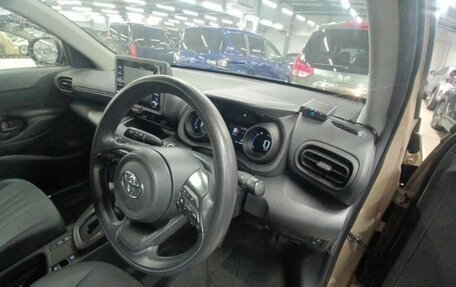 Toyota Yaris Cross, 2022 год, 1 600 020 рублей, 6 фотография