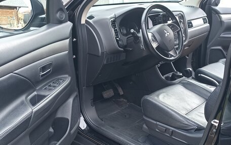 Mitsubishi Outlander III рестайлинг 3, 2014 год, 1 600 000 рублей, 3 фотография