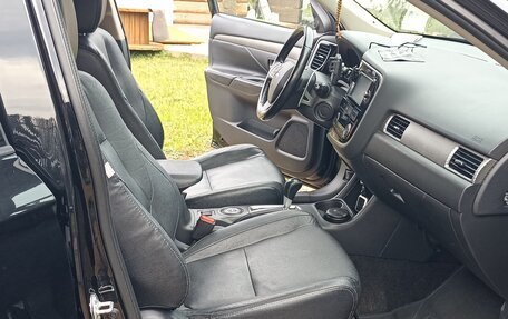 Mitsubishi Outlander III рестайлинг 3, 2014 год, 1 600 000 рублей, 6 фотография