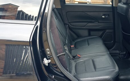 Mitsubishi Outlander III рестайлинг 3, 2014 год, 1 600 000 рублей, 7 фотография