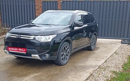 Mitsubishi Outlander III рестайлинг 3, 2014 год, 1 600 000 рублей, 9 фотография