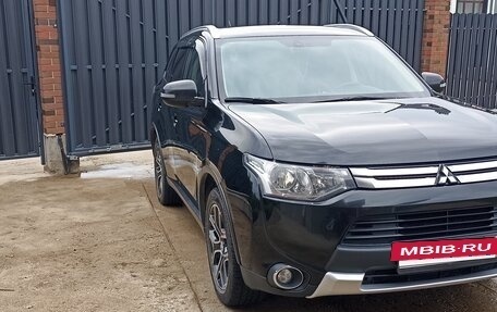 Mitsubishi Outlander III рестайлинг 3, 2014 год, 1 600 000 рублей, 11 фотография