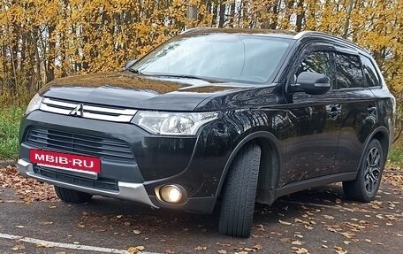 Mitsubishi Outlander III рестайлинг 3, 2014 год, 1 600 000 рублей, 12 фотография