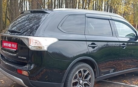 Mitsubishi Outlander III рестайлинг 3, 2014 год, 1 600 000 рублей, 14 фотография