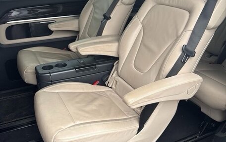 Mercedes-Benz V-Класс, 2019 год, 4 200 000 рублей, 8 фотография