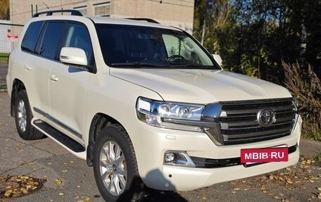 Toyota Land Cruiser 200, 2018 год, 6 170 000 рублей, 2 фотография