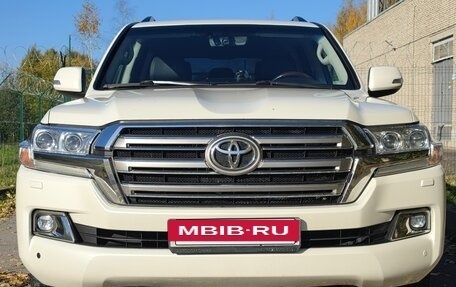 Toyota Land Cruiser 200, 2018 год, 6 170 000 рублей, 4 фотография