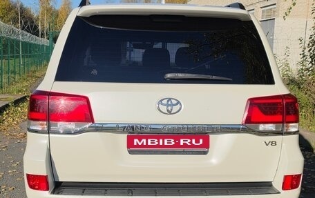 Toyota Land Cruiser 200, 2018 год, 6 170 000 рублей, 9 фотография