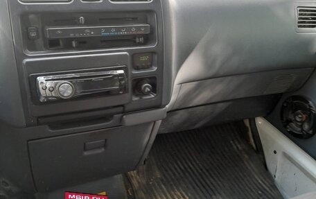 Toyota HiAce, 2002 год, 350 000 рублей, 13 фотография