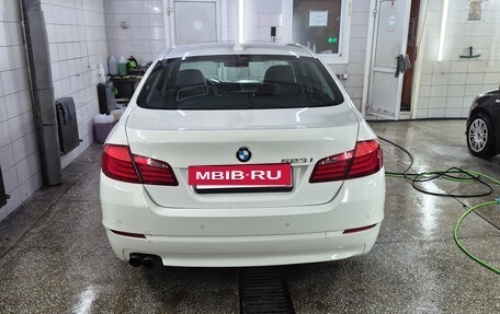 BMW 5 серия, 2011 год, 1 900 000 рублей, 5 фотография
