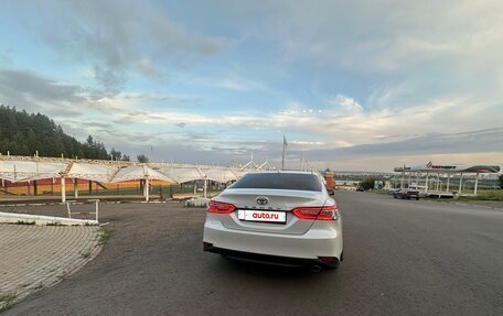 Toyota Camry, 2021 год, 2 900 000 рублей, 3 фотография
