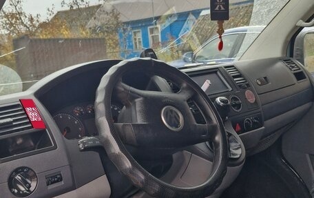 Volkswagen Transporter T5 рестайлинг, 2004 год, 700 000 рублей, 1 фотография