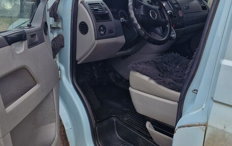 Volkswagen Transporter T5 рестайлинг, 2004 год, 700 000 рублей, 2 фотография