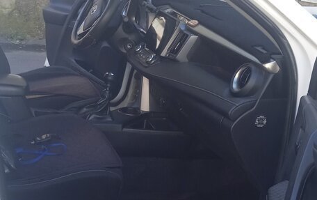 Toyota RAV4, 2015 год, 2 000 000 рублей, 14 фотография