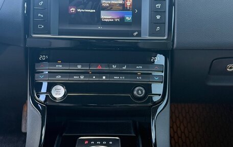 Jaguar XE I рестайлинг, 2016 год, 1 830 000 рублей, 8 фотография