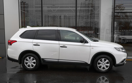 Mitsubishi Outlander III рестайлинг 3, 2017 год, 1 498 000 рублей, 4 фотография