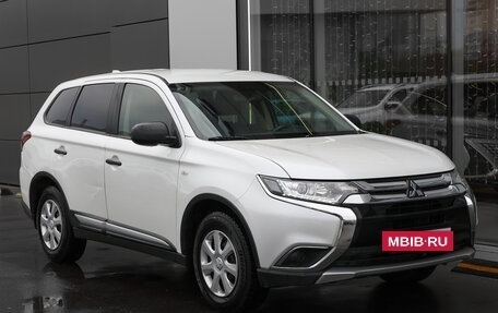 Mitsubishi Outlander III рестайлинг 3, 2017 год, 1 498 000 рублей, 3 фотография