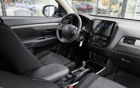 Mitsubishi Outlander III рестайлинг 3, 2017 год, 1 498 000 рублей, 10 фотография