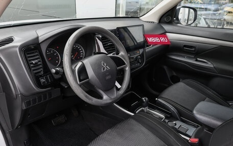 Mitsubishi Outlander III рестайлинг 3, 2017 год, 1 498 000 рублей, 16 фотография