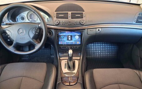 Mercedes-Benz E-Класс, 2003 год, 750 000 рублей, 3 фотография