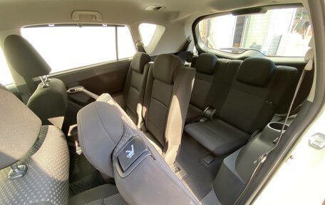 Toyota Verso I, 2011 год, 1 190 000 рублей, 13 фотография
