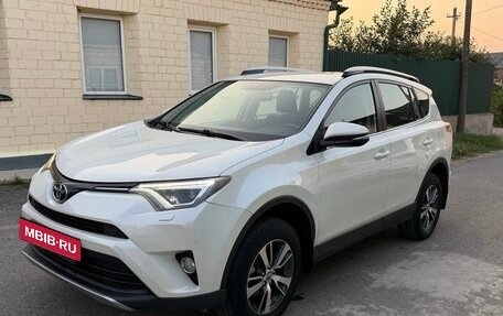 Toyota RAV4, 2018 год, 2 550 000 рублей, 2 фотография