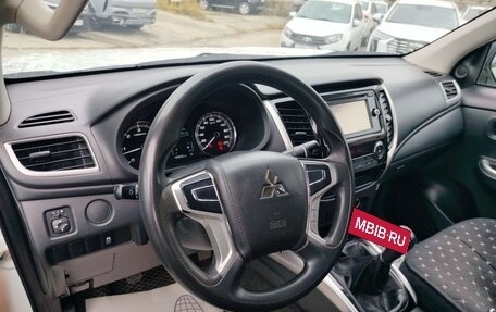 Mitsubishi L200 IV рестайлинг, 2023 год, 3 290 000 рублей, 6 фотография
