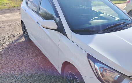 Hyundai Solaris II рестайлинг, 2012 год, 650 000 рублей, 1 фотография