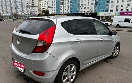 Hyundai Solaris II рестайлинг, 2013 год, 635 000 рублей, 5 фотография