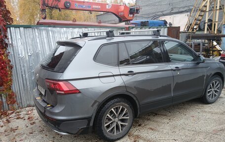 Volkswagen Tiguan II, 2020 год, 2 310 000 рублей, 2 фотография