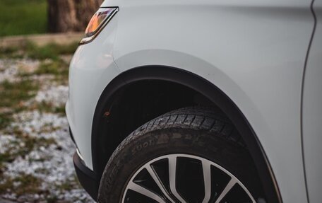 Mitsubishi Outlander III рестайлинг 3, 2018 год, 2 400 000 рублей, 5 фотография