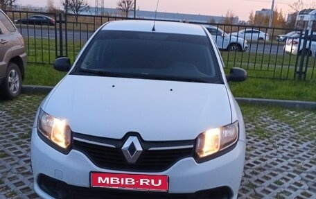 Renault Logan II, 2015 год, 600 000 рублей, 1 фотография