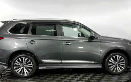 Mitsubishi Outlander III рестайлинг 3, 2019 год, 2 650 000 рублей, 5 фотография
