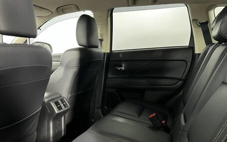 Mitsubishi Outlander III рестайлинг 3, 2019 год, 2 650 000 рублей, 11 фотография