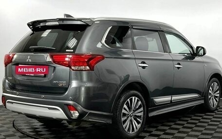 Mitsubishi Outlander III рестайлинг 3, 2019 год, 2 650 000 рублей, 6 фотография
