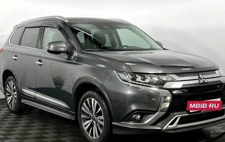 Mitsubishi Outlander III рестайлинг 3, 2019 год, 2 650 000 рублей, 4 фотография