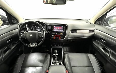 Mitsubishi Outlander III рестайлинг 3, 2019 год, 2 650 000 рублей, 14 фотография
