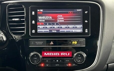 Mitsubishi Outlander III рестайлинг 3, 2019 год, 2 650 000 рублей, 15 фотография