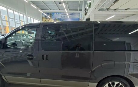 Hyundai Grand Starex Grand Starex I рестайлинг 2, 2020 год, 3 390 000 рублей, 5 фотография
