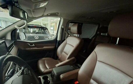 Hyundai Grand Starex Grand Starex I рестайлинг 2, 2020 год, 3 390 000 рублей, 12 фотография
