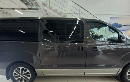 Hyundai Grand Starex Grand Starex I рестайлинг 2, 2020 год, 3 390 000 рублей, 9 фотография