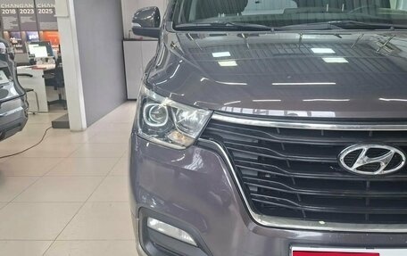 Hyundai Grand Starex Grand Starex I рестайлинг 2, 2020 год, 3 390 000 рублей, 2 фотография