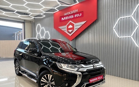 Mitsubishi Outlander III рестайлинг 3, 2019 год, 2 350 000 рублей, 1 фотография
